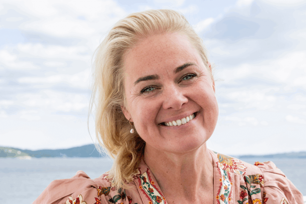 Bjorg (1500 x 1000 px) Björg Thorhallsdottir