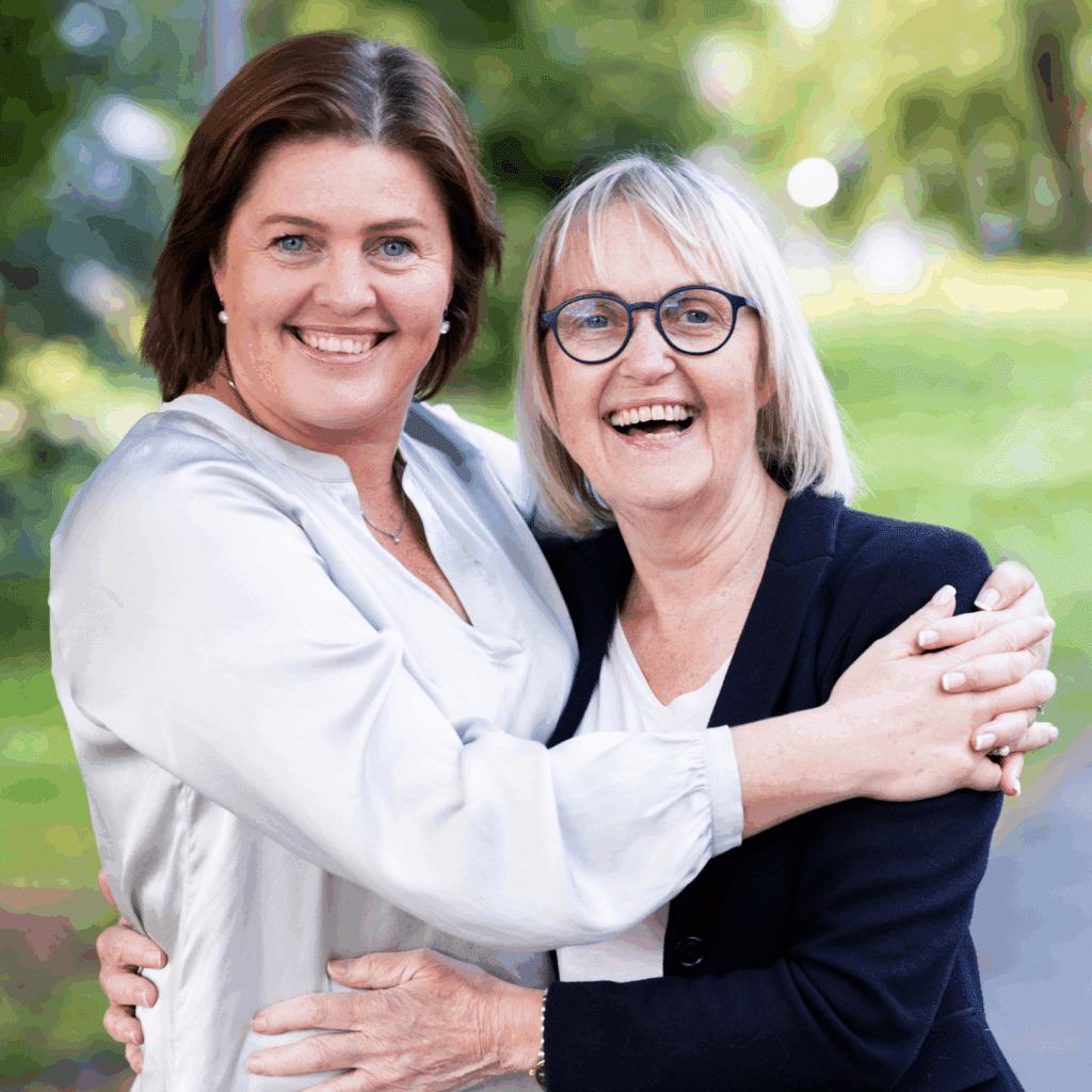 Dora Thorhallsdottir og Herdis Palsdottir.