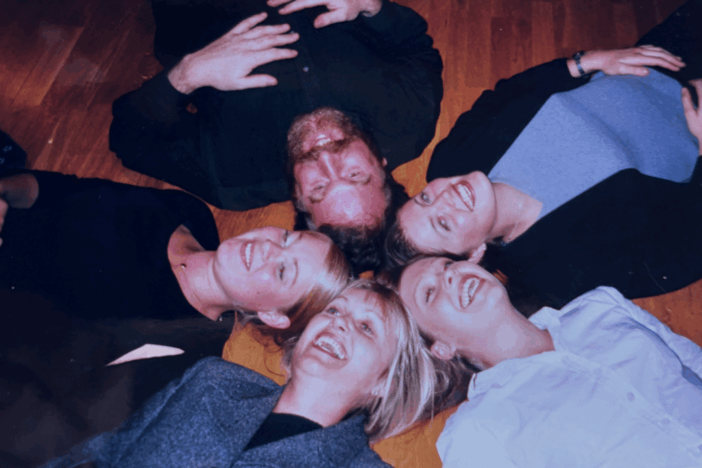 Herdis Palsdottir med mann og tre døtre